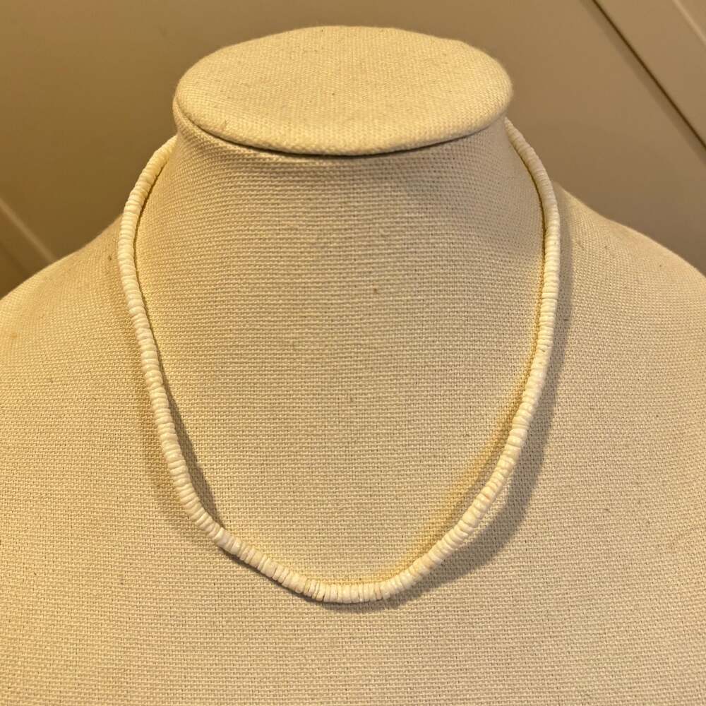 Vintage White Puka Shell Surfer Beach Choker Necklace